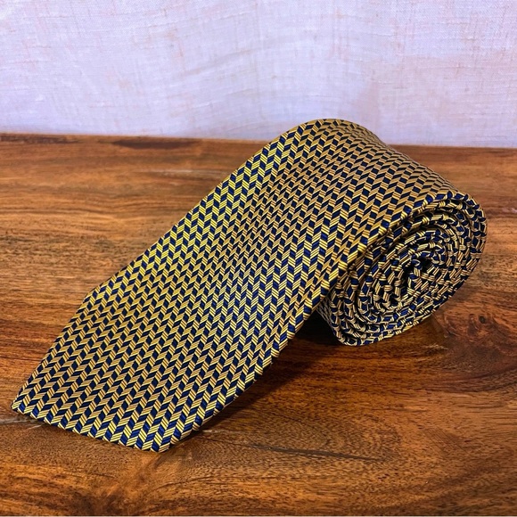 BROOKS BROTHERS MAKERS 100% Silk Navy & Gold/Yellow Tie - Picture 1 of 9